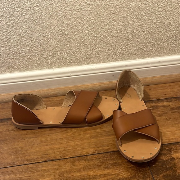 Universal Threads Sandals - Picture 1 of 1
